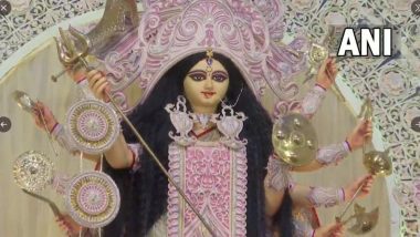 Durga Puja 2022: মহা নবমীর প্রভাতে মণ্ডপে মণ্ডপে শুরু মহানবমীবিহিত পূজা, দেখুন সেই ছবি